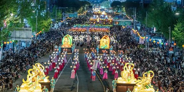 Yeon Deung Hoe (Lotus Lantern Festival)