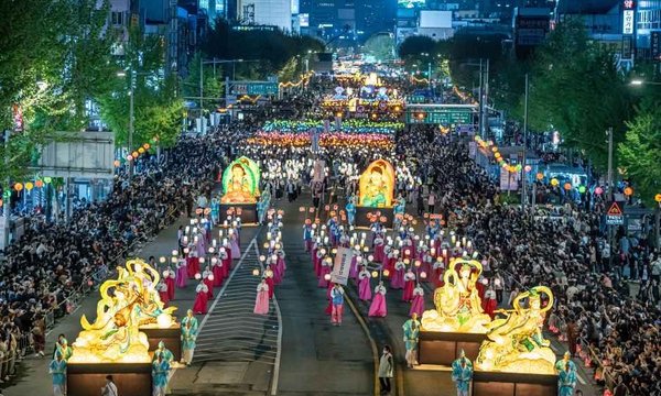 Yeon Deung Hoe (Lotus Lantern Festival)