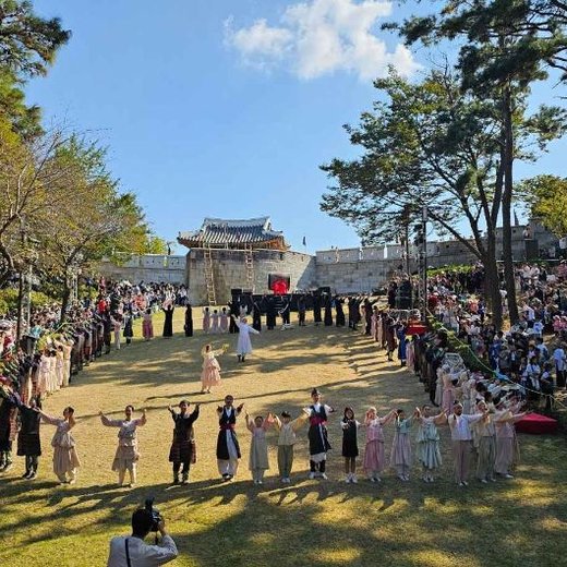 Dongnaeeupseong History Festival
