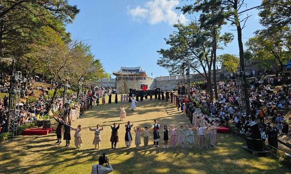 Dongnaeeupseong History Festival